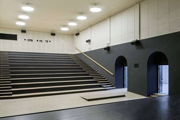 Vista del Teatro del Studio Molière y extensión del Liceo Francés de Viena : Photo © Hertha Hurnaus