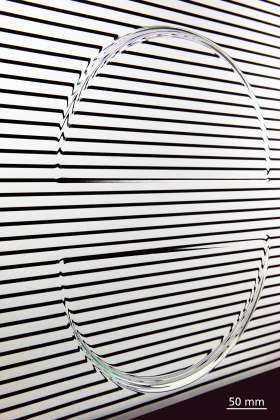 Prototype sheet glass with curvatures on both sides: the flat areas are undistorted and free of pressure marks : Photo © Felizitas Gemetz/Fraunhofer IWM