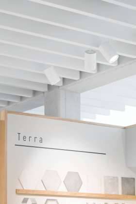 Marca Corona inaugura su nuevo showroom diseñado por el estudio DEFERRARI+MODESTI : Photo © Anna Positano
