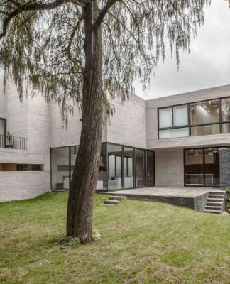 Jardín de la Casa F12 diseñada por el estudio Miguel de la Torre Arquitectos : Fotografía © Jorge Garrido