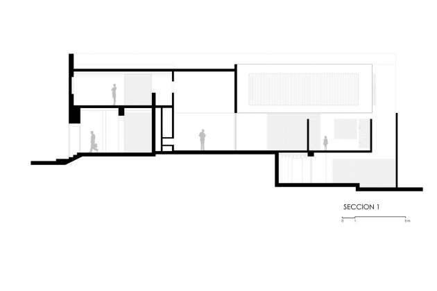 Corte A - A' de la Casa F12 : Plano © Miguel de la Torre Arquitectos