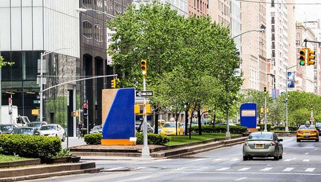 Morpho’s Nest in the Cadmium House creada por el artista Lluís Lleó en New Park Avenue Sculpture : Photo © Corrado Serra