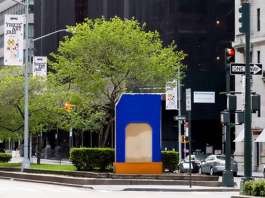 Morpho’s Nest in the Cadmium House creada por el artista Lluís Lleó en New Park Avenue Sculpture : Photo © Corrado Serra