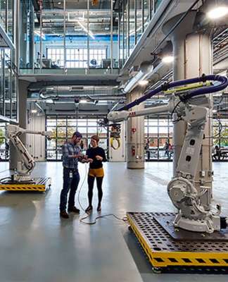 SGA Colabora en el Diseño de las Nuevas Oficinas y BUILD Space de Autodesk en Boston Autodesk’s Boston BUILD Space : Photograph © Robert Benson