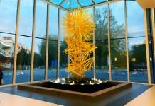 Waterfall of Light creada por el artista Dimitar Lukanov será presentada en el Aeropuerto GSP Waterfall of Light obra de arte creada por el artista Dimitar Lukanov en el Aeropuerto GSP : Photo © Didier Nobels