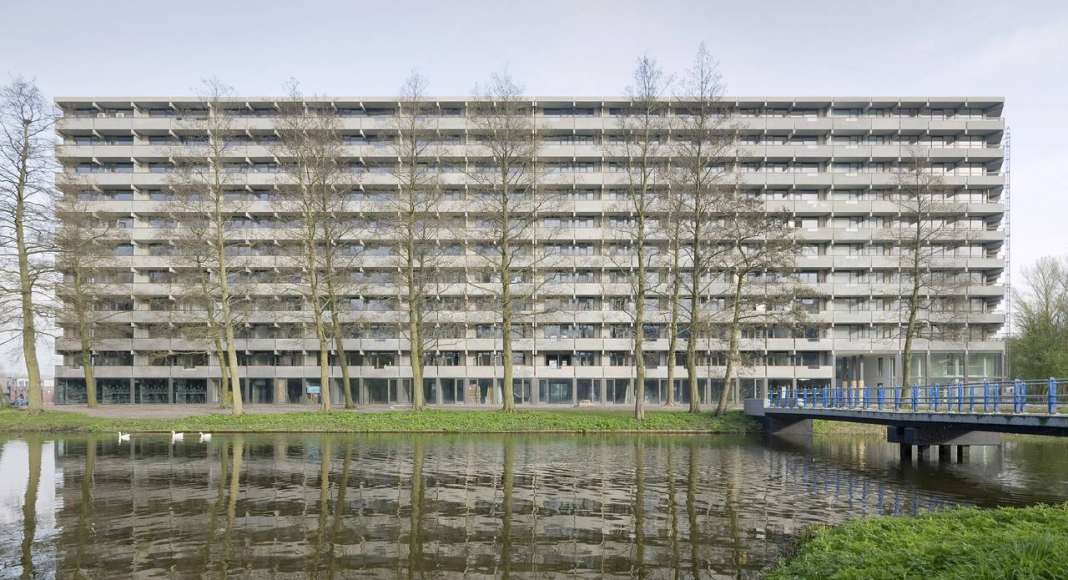 DeFlat Kleiburg, Ámsterdam, Países Bajos by NL architects y XVW architectuur : Photo © Marcel van der Burg