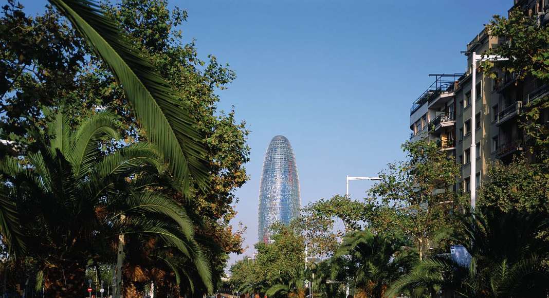 Torre Agbar, Barcelona (Spain) 1999–2005 : Copyright © Philippe Ruault