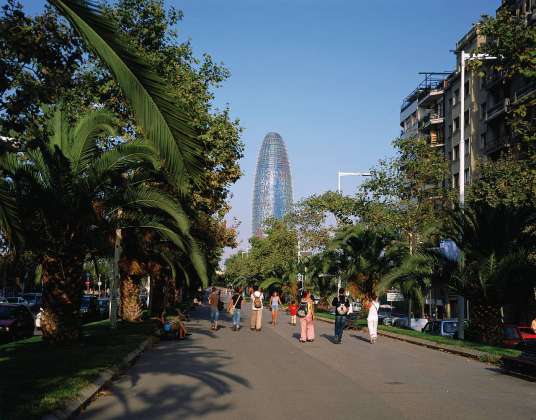 Torre Agbar, Barcelona (Spain) 1999–2005 : Copyright © Philippe Ruault