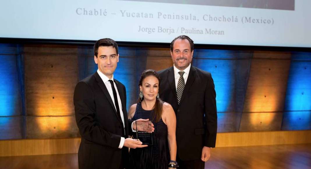 Jérôme Gouadain, de Prix Versailles, con Paulina Morán y Jorge Borja : Fotografía © Paulina Morán