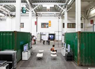 Exposición “EU Mies Award 2017” en el Palau Victòria Eugènia de Barcelona : Fotografía © Anna Mas