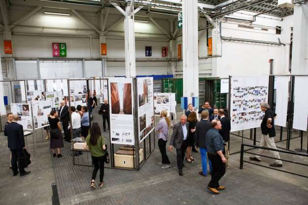 Exposición “EU Mies Award 2017” en el Palau Victòria Eugènia de Barcelona : Fotografía © Anna Mas