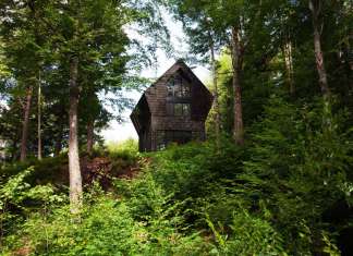 La Colombière en Sutton, Canadá diseñada por YH2 Architecture : Photo credit © Loukas Yiacouvakis