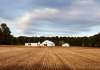 The house sits at the nexus of the land’s constituent characteristics: forests to the west, a hill to the south, and 100 acres of fields to the north and east : Photo credit © Ben Rahn / A-Frame Studio