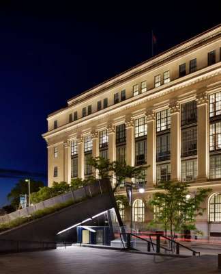 Iluminando el 180 Wellington en Ottawa, Canadá diseñado por Lightemotion : Photo credit © Gordon King Photography