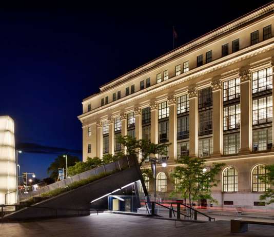 Iluminando el 180 Wellington en Ottawa, Canadá diseñado por Lightemotion : Photo credit © Gordon King Photography