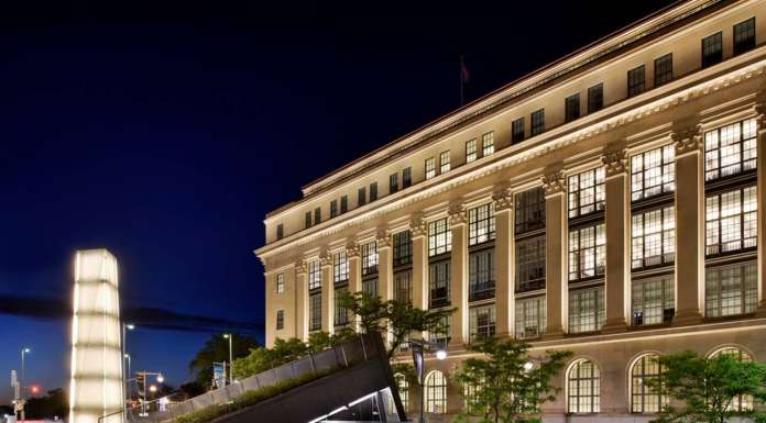 Iluminando el 180 Wellington en Ottawa, Canadá diseñado por Lightemotion : Photo credit © Gordon King Photography