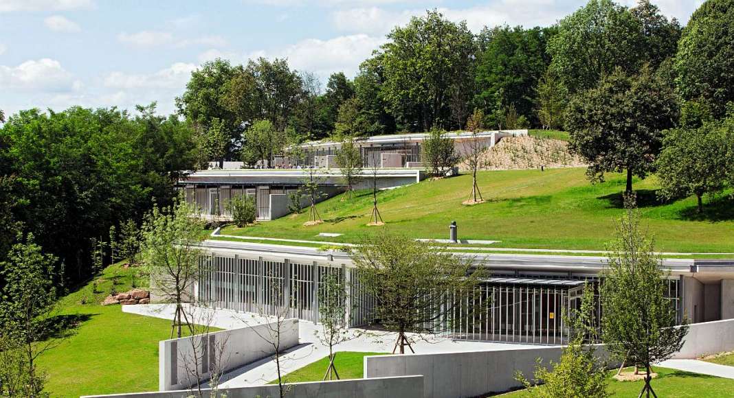 Gatehouse and Monastery, Ronchamp, France : Copyright © Renzo Piano Building Workshop, photo Michel Denancé