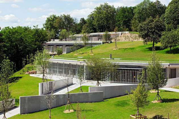 Gatehouse and Monastery, Ronchamp, France : Copyright © Renzo Piano Building Workshop, photo Michel Denancé