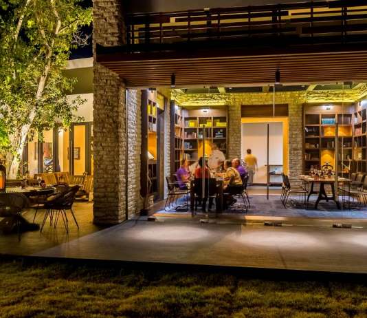 Gastronomía fresca y auténticamente local en Andaz Mayakoba Andaz Mayakoba Resort Casa Amate Outside View : Fotografía © Andaz Mayakoba Resort