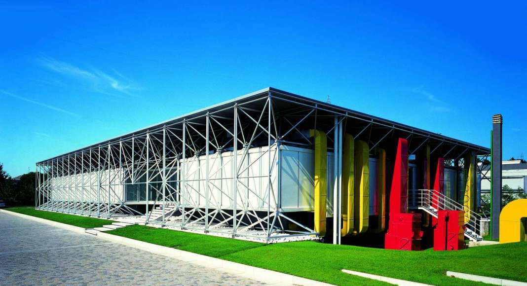 Oficinas Centrales de B&B Italia diseñadas por Renzo Piano y Richard Rogers : Fotografía © B&B Italia