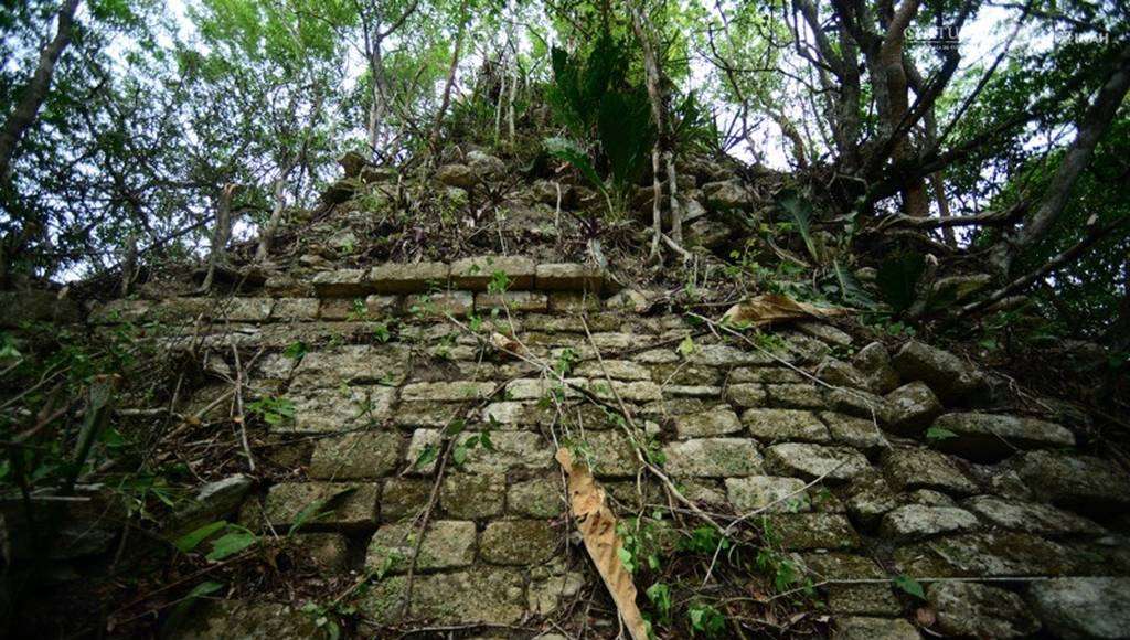 Estructura Piramidal de Lagunita : Foto © Mauricio Marat. INAH