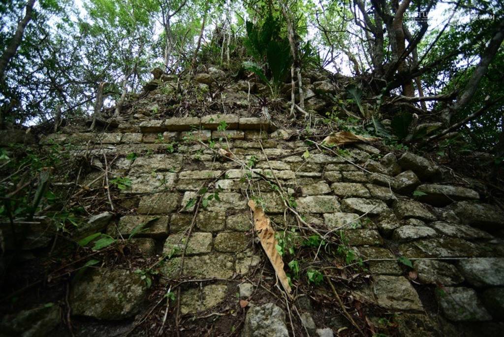 Estructura Piramidal de Lagunita : Foto © Mauricio Marat. INAH