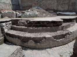 A través del Programa de Arqueología Urbana (PAU), en distintos lapsos se ha efectuado la liberación del edificio dedicado al dios mexica del viento, de más de 30 m de longitud : Foto © Héctor Montaño, INAH