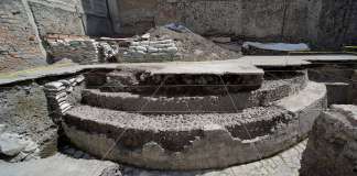 A través del Programa de Arqueología Urbana (PAU), en distintos lapsos se ha efectuado la liberación del edificio dedicado al dios mexica del viento, de más de 30 m de longitud : Foto © Héctor Montaño, INAH