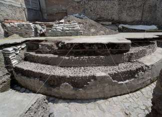 A través del Programa de Arqueología Urbana (PAU), en distintos lapsos se ha efectuado la liberación del edificio dedicado al dios mexica del viento, de más de 30 m de longitud : Foto © Héctor Montaño, INAH
