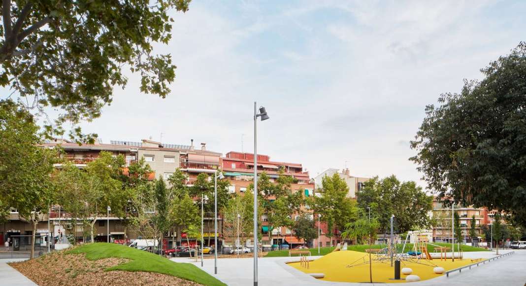 Reurbanización de una área verde en Badalona diseñada por peris+toral.arquitectes : Fotografía © José Hevia