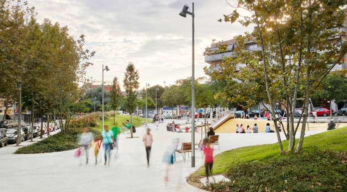 Reurbanización de una área verde en Badalona diseñada por peris+toral.arquitectes : Fotografía © José Hevia
