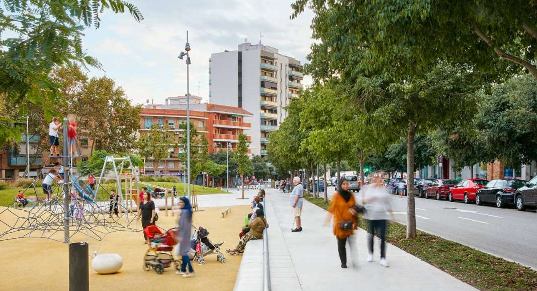 Reurbanización de una área verde en Badalona diseñada por peris+toral.arquitectes : Fotografía © José Hevia