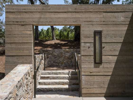 This detail of the concrete wall showcases the formwork's imprints : Photo credit © Matthew Williams