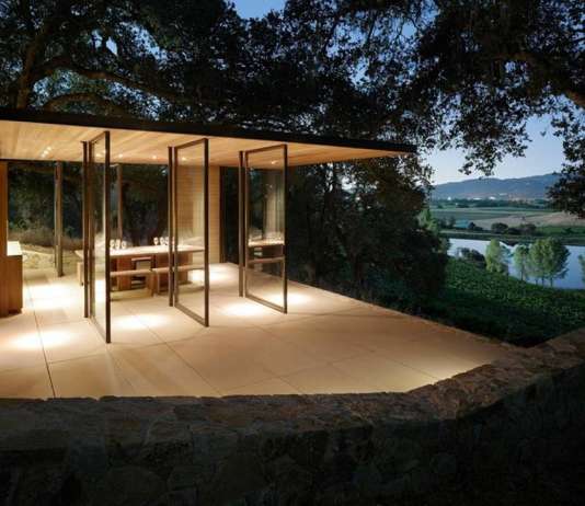 Key to the special experience is that guests are immersed in the landscape and surrounded by the vines that produced the actual wine that they are tasting : Photo credit © Matthew Millman