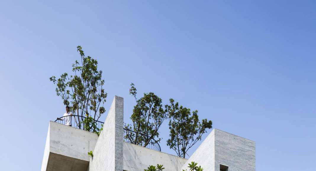 House - Vo Trong Nghia Architects - Binh House : Photo credit © World Architecture Festival