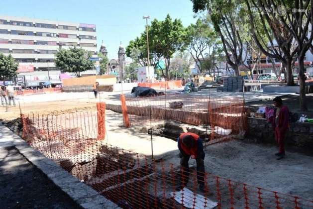 Los restos arquitectónicos prehispánicos quedarán debidamente protegidos para permitir la continuidad del proyecto de rehabilitación de la Plaza Pino Suárez : Foto © Melitón Tapia, INAH