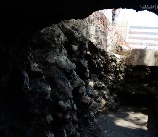 Dedicada posiblemente, a cuestiones administrativas o religiosas del barrio de Cuezcontitlan : Foto © Melitón Tapia, INAH