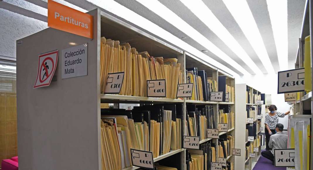 La Biblioteca de las Artes del CENART cuenta con un catálogo automatizado : Fotografía © FSM / Conaculta