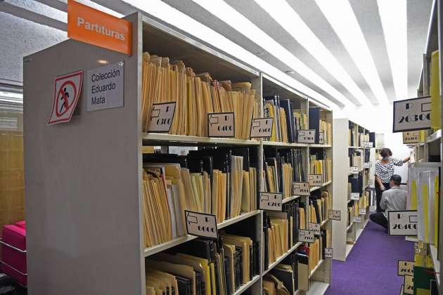 La Biblioteca de las Artes del CENART cuenta con un catálogo automatizado : Fotografía © FSM / Conaculta