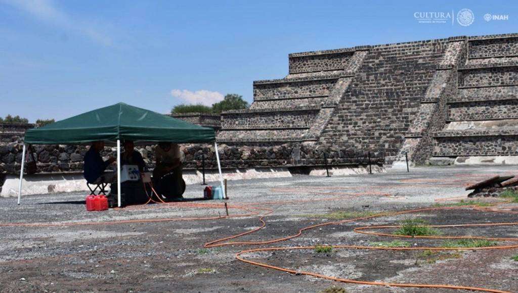 La inyección de corriente eléctrica se hizo mediante electrodos : Foto © Melitón Tapia, INAH