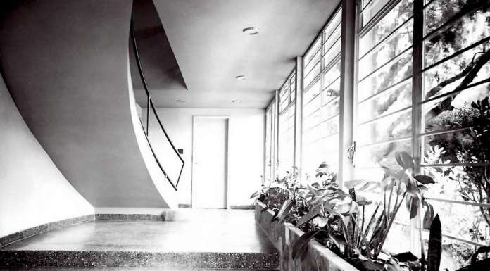 La casa en la Ciudad de México en el siglo XX. Un recorrido por sus espacios : Fotografía © Vladimir Kaspé, Vestíbulo Juan O'Donojú, Lomas de Chapultepec, 1956. Archivo de Louis Noelle