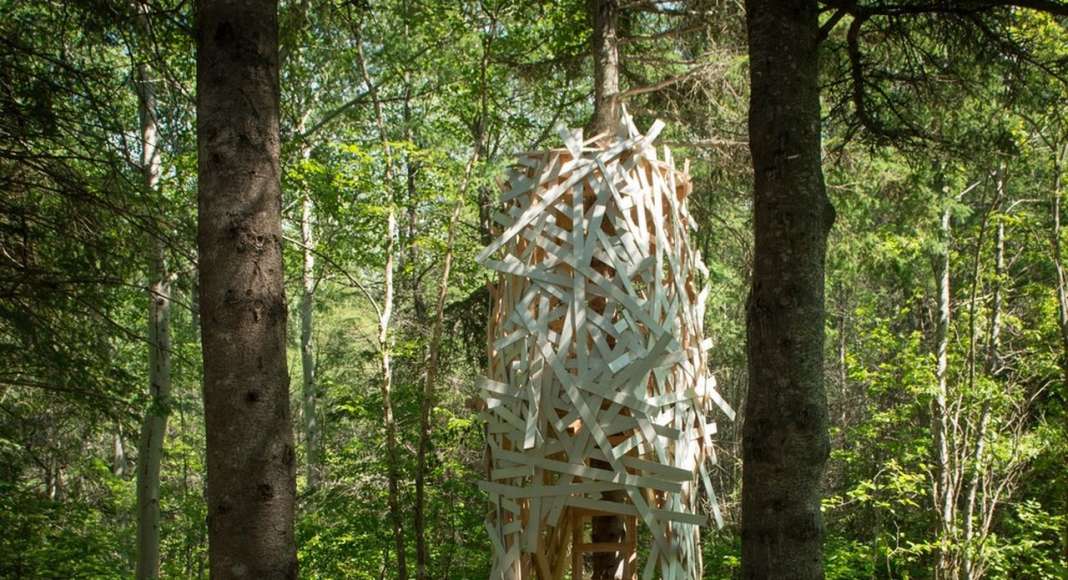 La Chrysalide by landscape architects Gabriel Lacombe & Virginie Roy-Mazoyer, Vancouver (British Columbia) & Montreal (Quebec) Canada. An invitation to take a break in time, between childhood and adulthood, to climb into the tree, make a nest and lay there to dream : Photo credit © Martin Bond