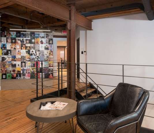 VICE en Montréal, Canadá diseñado por Martha Franco Architecture & Design : Photo credit © Corey Kaminski