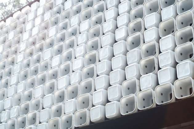 Upcycling 2000 ice cream buckets for the facade : Photo credit © Sanrok studio / SHAU