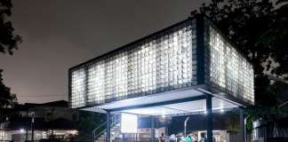 The glowing microlibrary in the evening : Photo credit © Sanrok studio/ SHAU