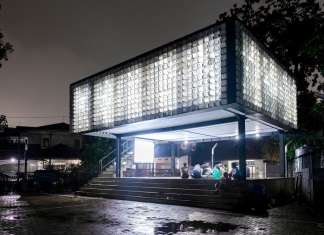 The glowing microlibrary in the evening : Photo credit © Sanrok studio/ SHAU