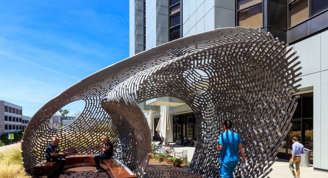 AHBE Landscape Architects Unveils Healing Gardens for Cedars-Sinai Medical Center : Photo credit © @heliphoto.net