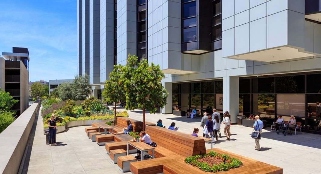 AHBE Landscape Architects Unveils Healing Gardens for Cedars-Sinai Medical Center : Photo credit © @heliphoto.net