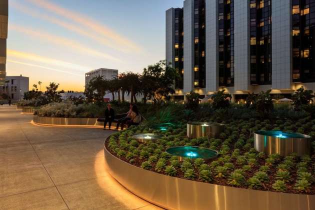 AHBE Landscape Architects Unveils Healing Gardens for Cedars-Sinai Medical Center : Photo credit © @heliphoto.net