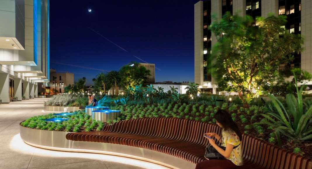 AHBE Landscape Architects Unveils Healing Gardens for Cedars-Sinai Medical Center : Photo credit © @heliphoto.net